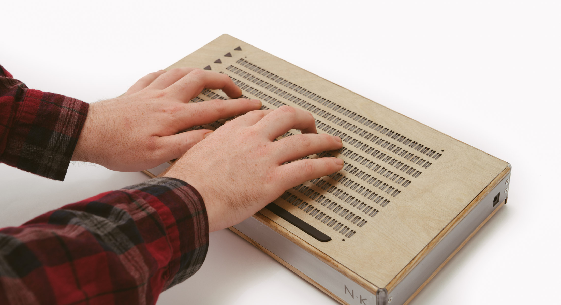 Canute multi line braille e-reader